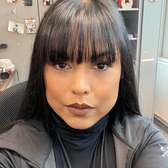 Meet your Posher, Angie - Picture 2 of 2